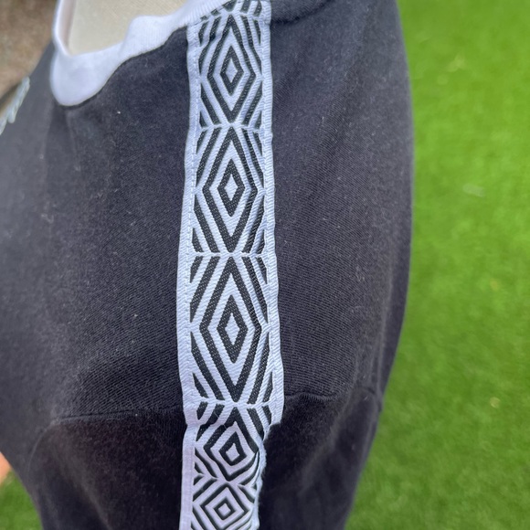 Umbro Woman’s small long sleeve soccer tee - Picture 3 of 11